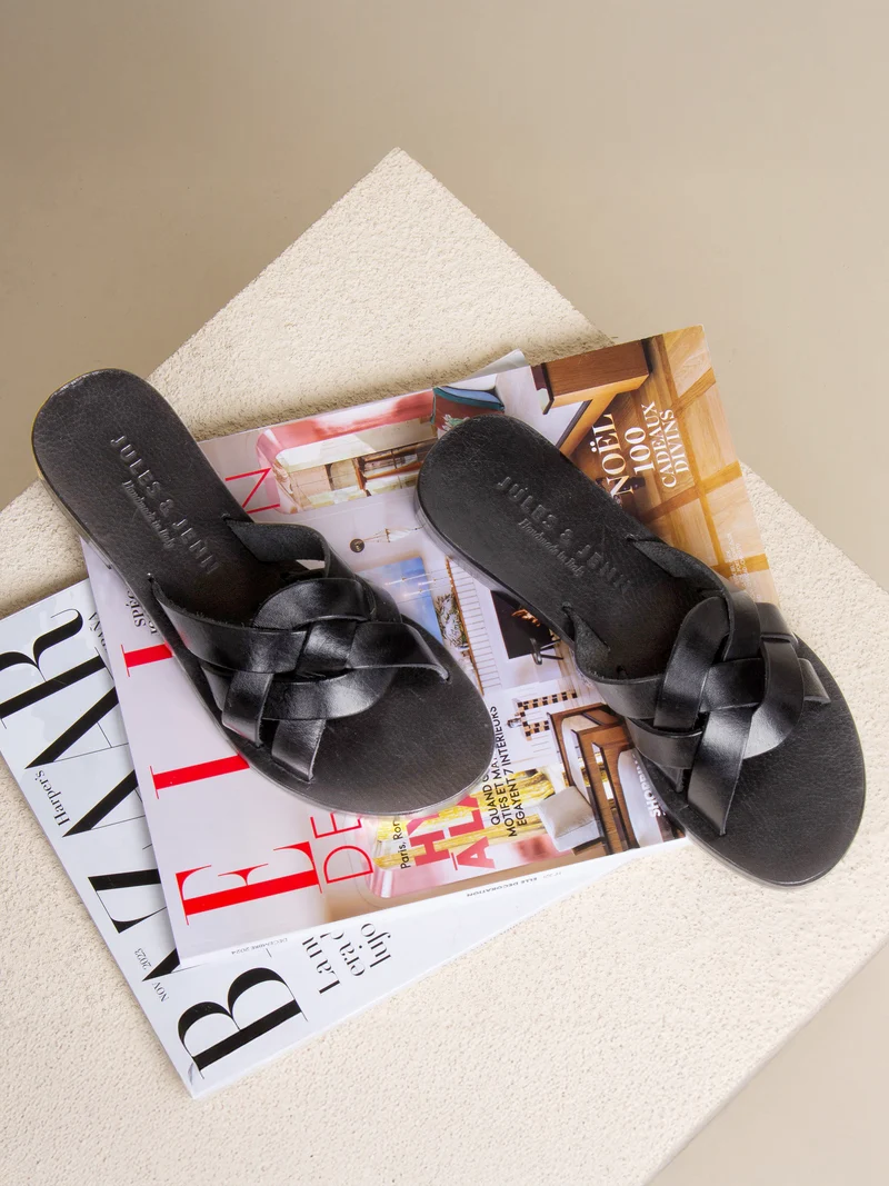 Mules plates brides cuir noir