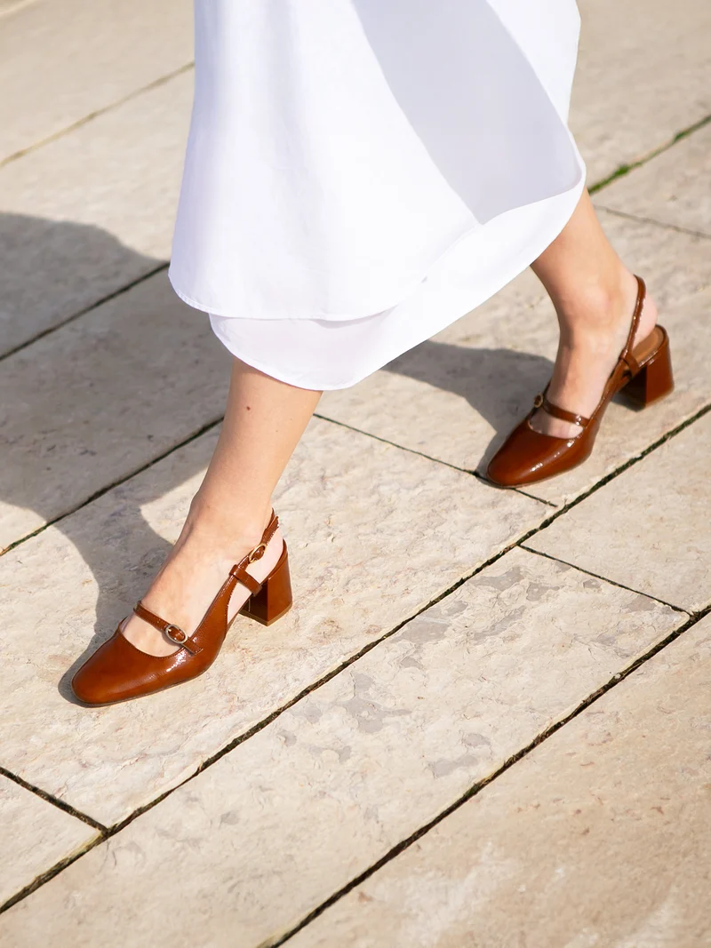 Escarpins slingback cuir vernis cognac