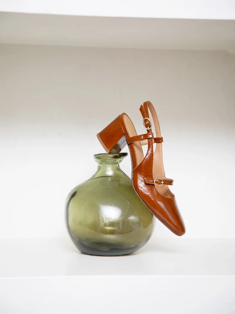 Escarpins slingback cuir vernis cognac