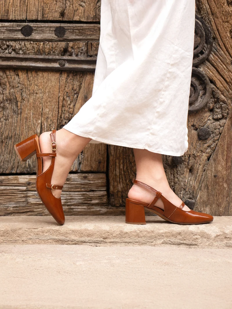 Escarpins slingback cuir vernis cognac