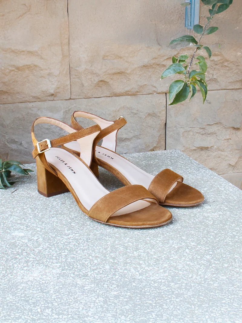 Sandales moyen talon daim cognac