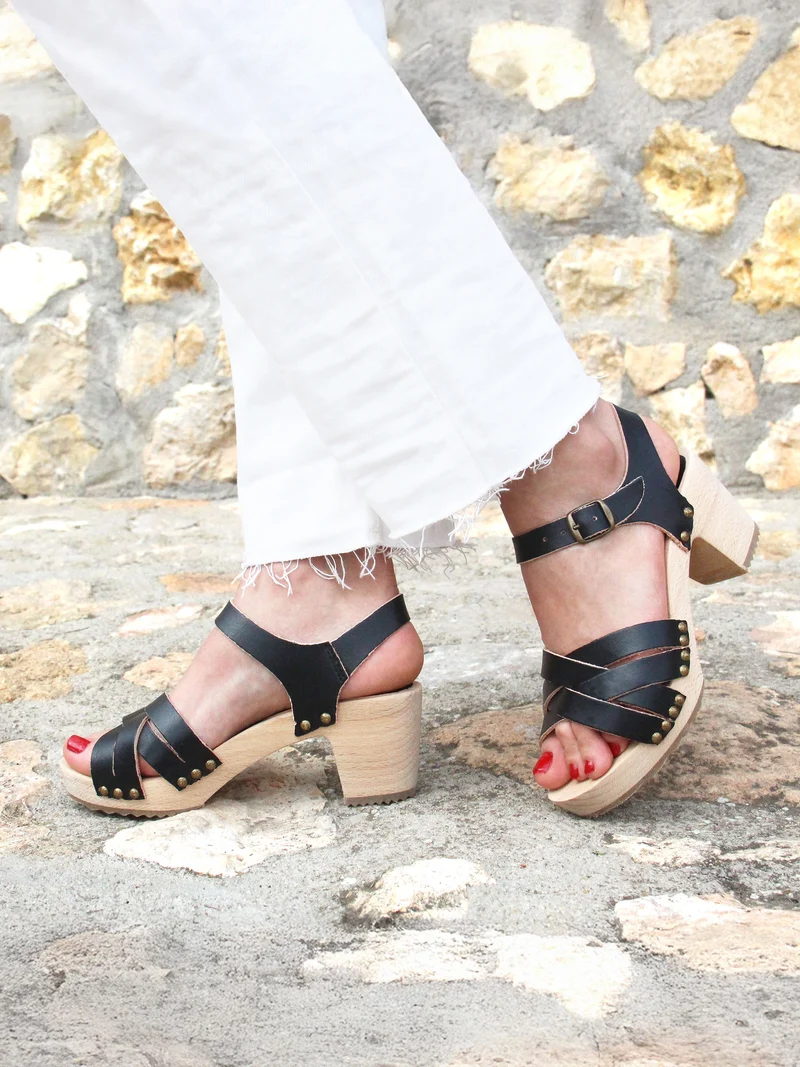 Sandales talon bois cuir noir