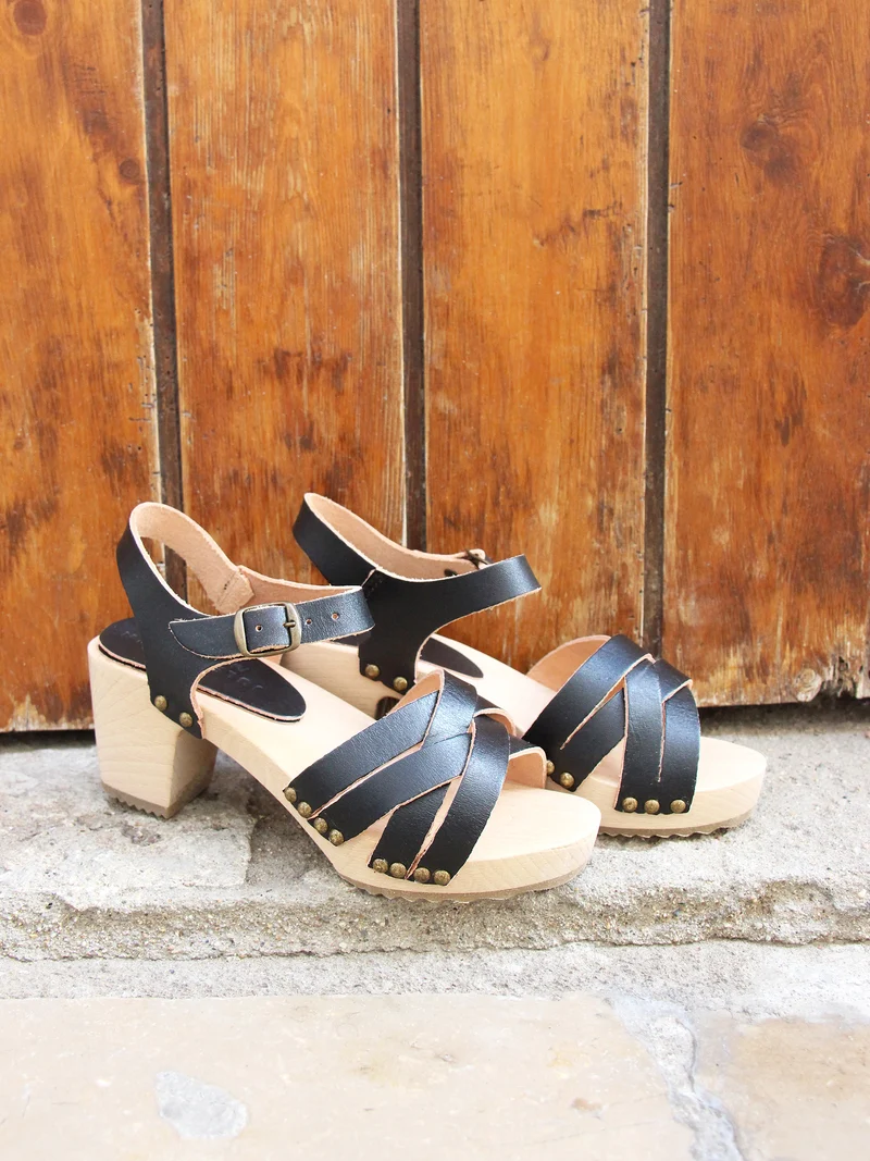 Sandales talon bois cuir noir