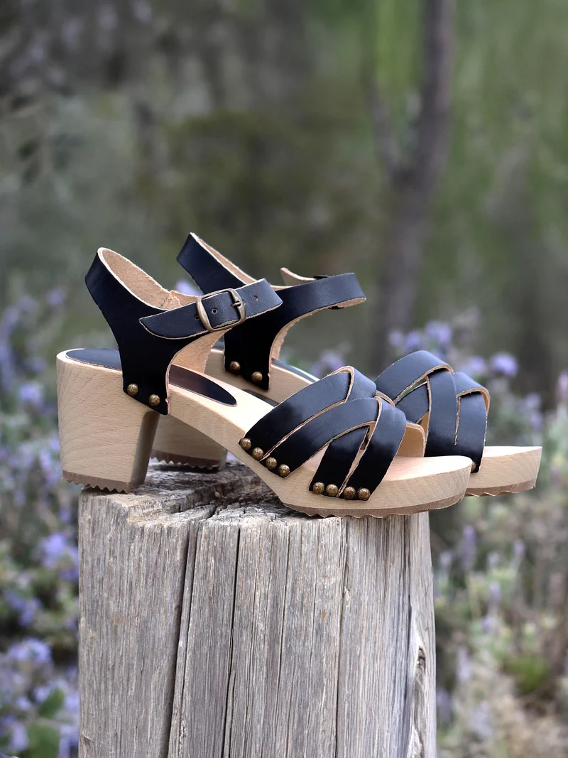 Sandales talon bois cuir noir