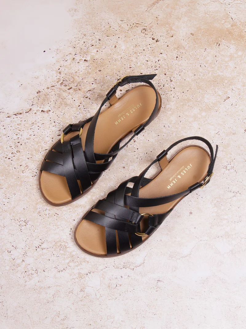 Sandales plates anneau cuir noir