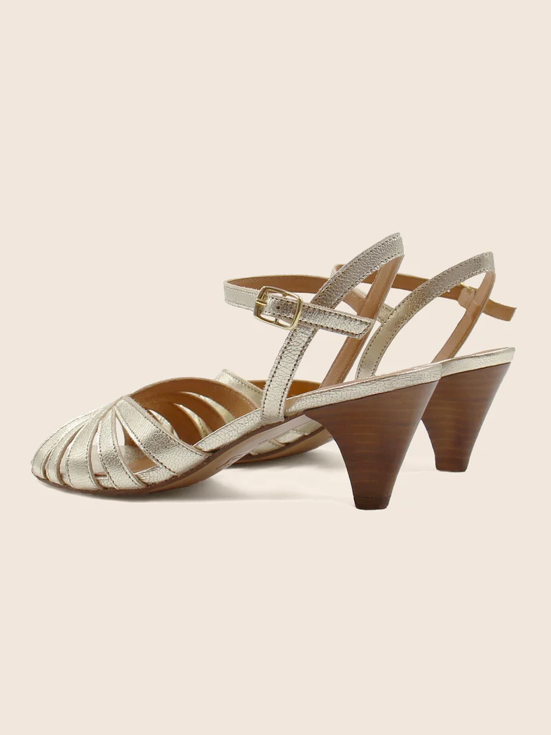 Sandales moyen talon brides doré