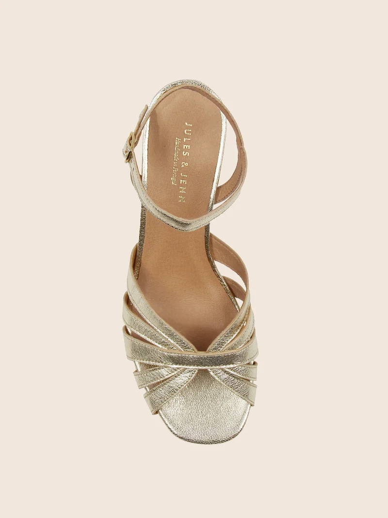 Sandales moyen talon brides doré