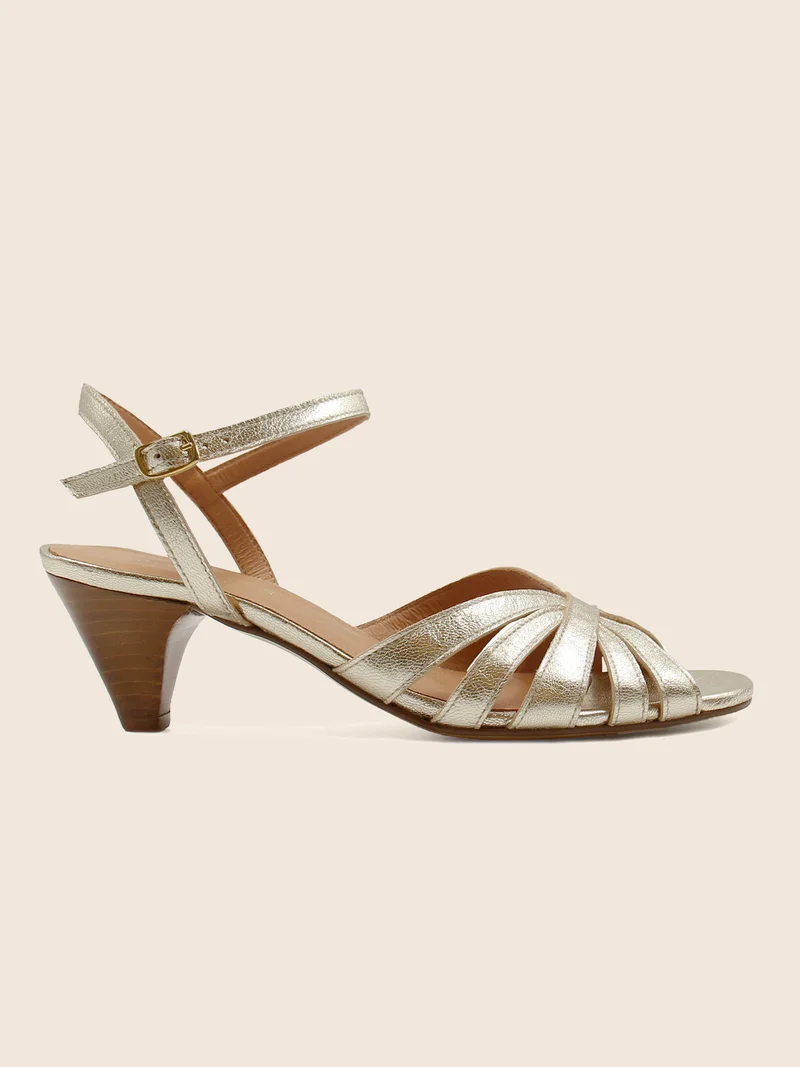 Sandales moyen talon brides doré