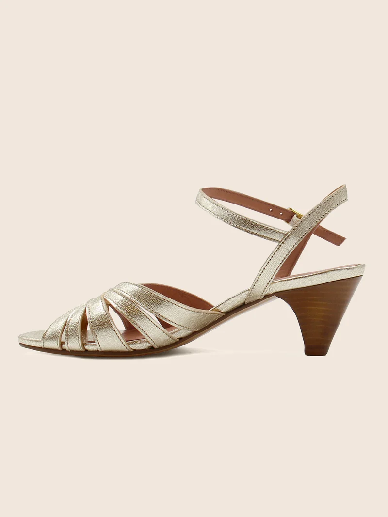 Sandales moyen talon brides doré
