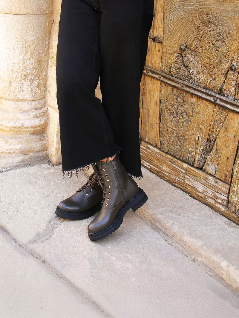 Bottines ranger crantées cuir kaki