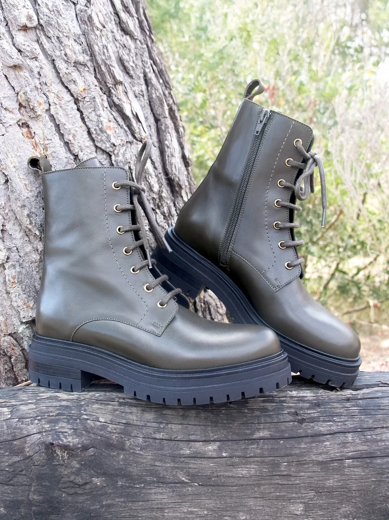 Bottines ranger crantées cuir kaki