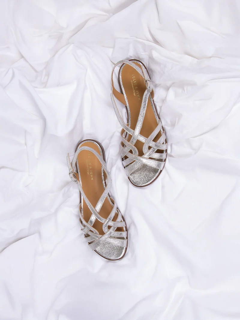 Sandales plates brides cuir argenté