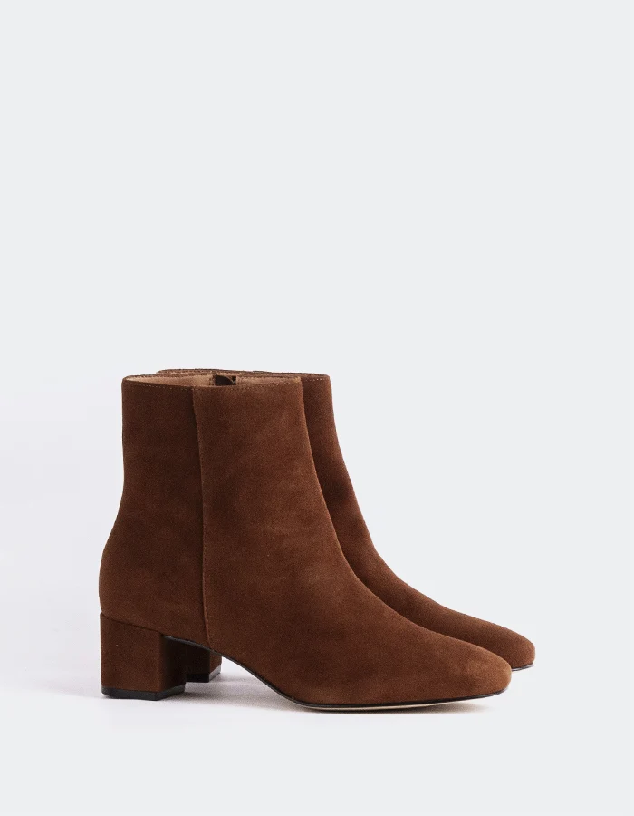 Gracyn Brown Suede