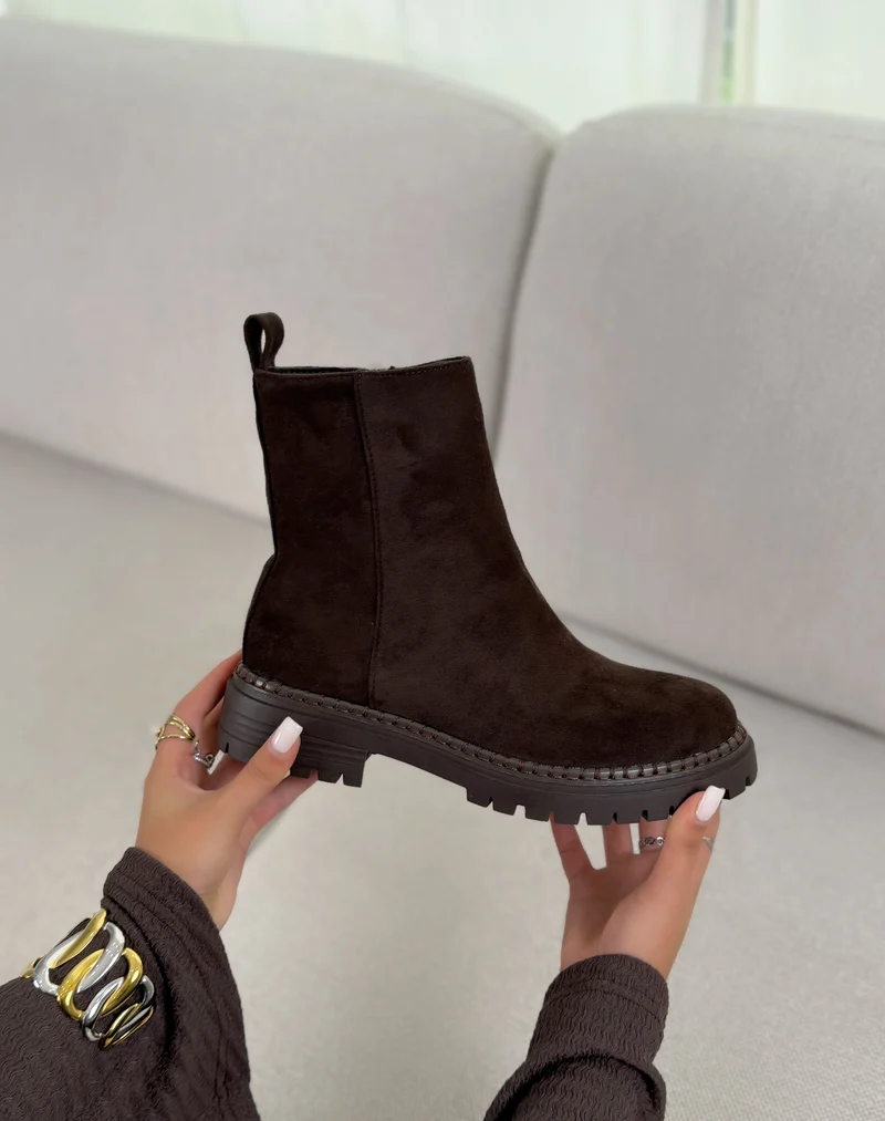 Bottines femme marron tendance en suédine à semelle crantée et bout rond