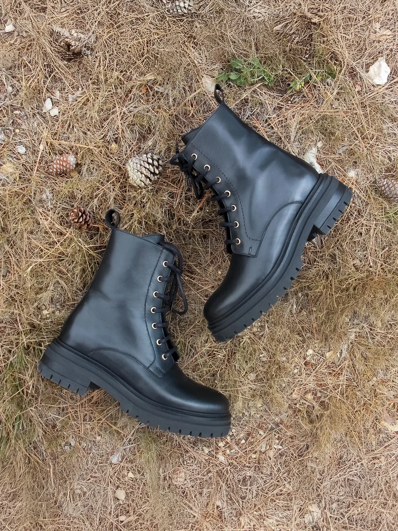 Bottines ranger crantées cuir noir