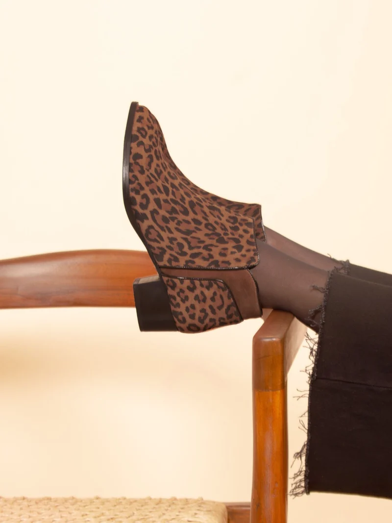 Bottines moyen talon cuir daim léopard