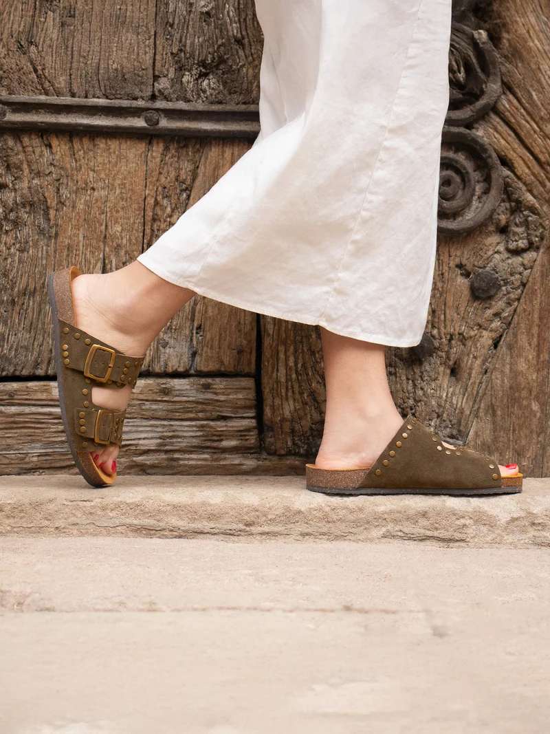 Mules liège clous cuir daim kaki