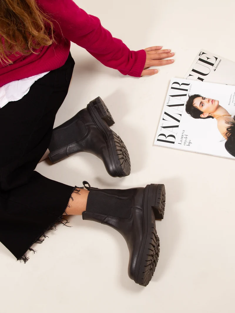 Bottines Chelsea crantées cuir noir