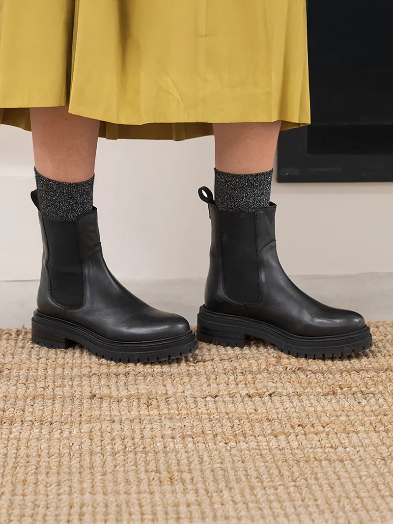 Bottines Chelsea crantées cuir noir