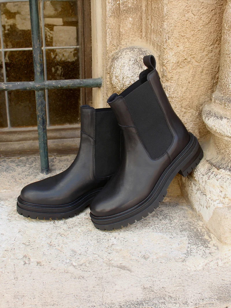 Bottines Chelsea crantées cuir noir