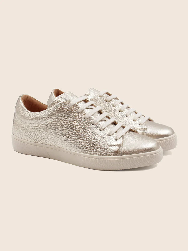 Tennis lacet cuir grainé métallisé doré