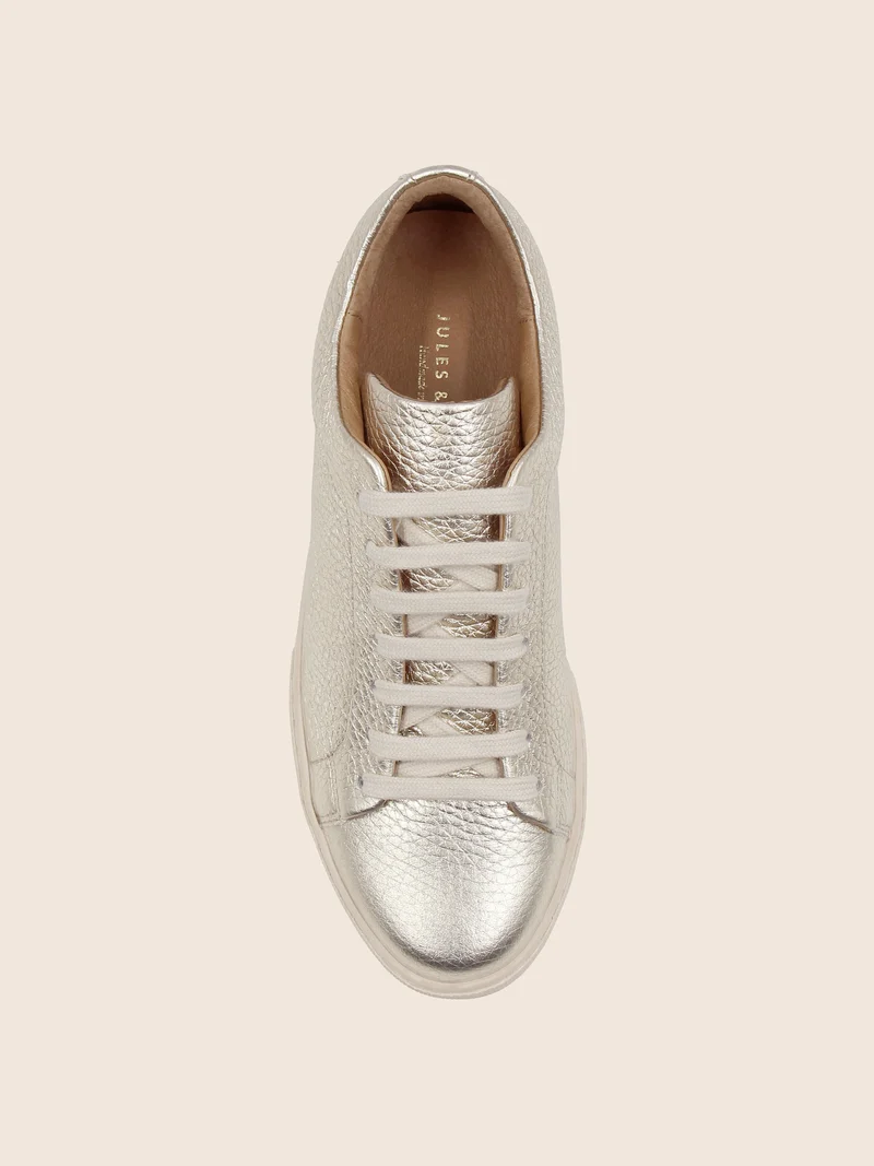 Tennis lacet cuir grainé métallisé doré