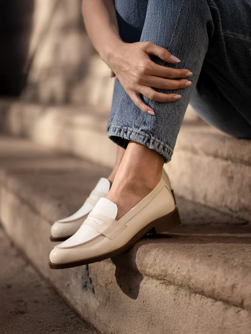 Mocassins cuir beige blanc