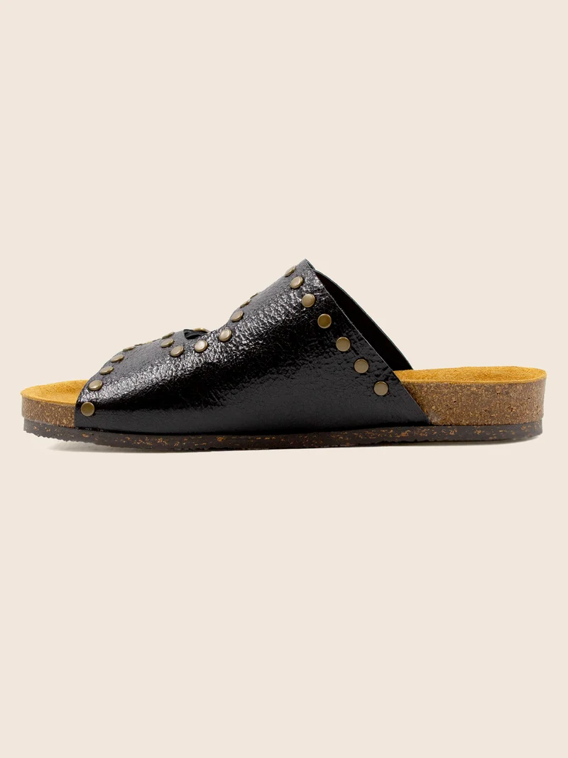 Mules liège clous cuir métallisé noir