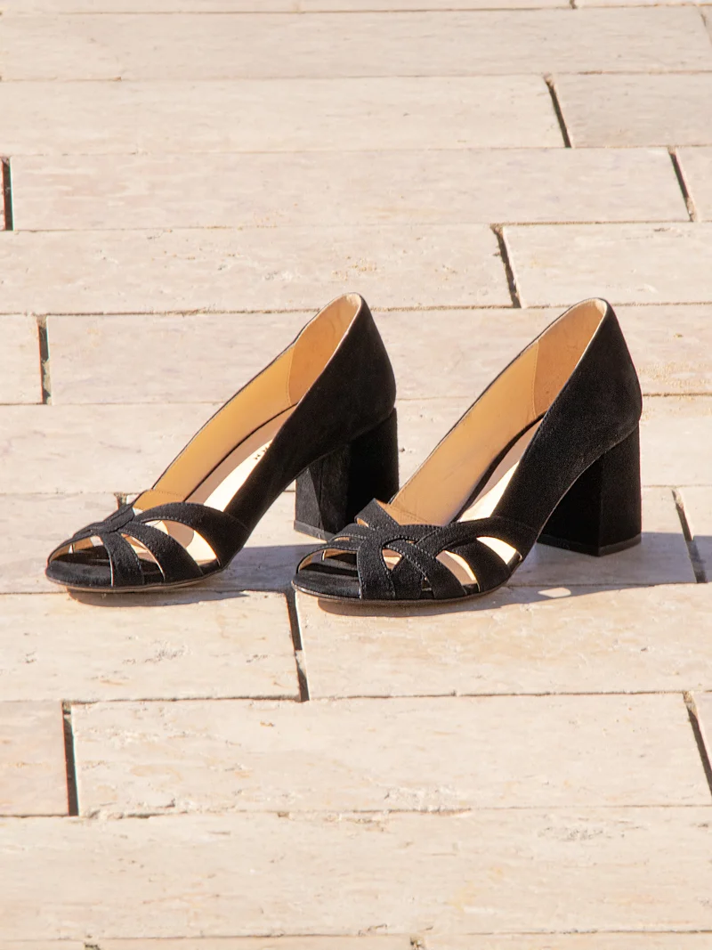 Escarpins découpe cuir daim noir