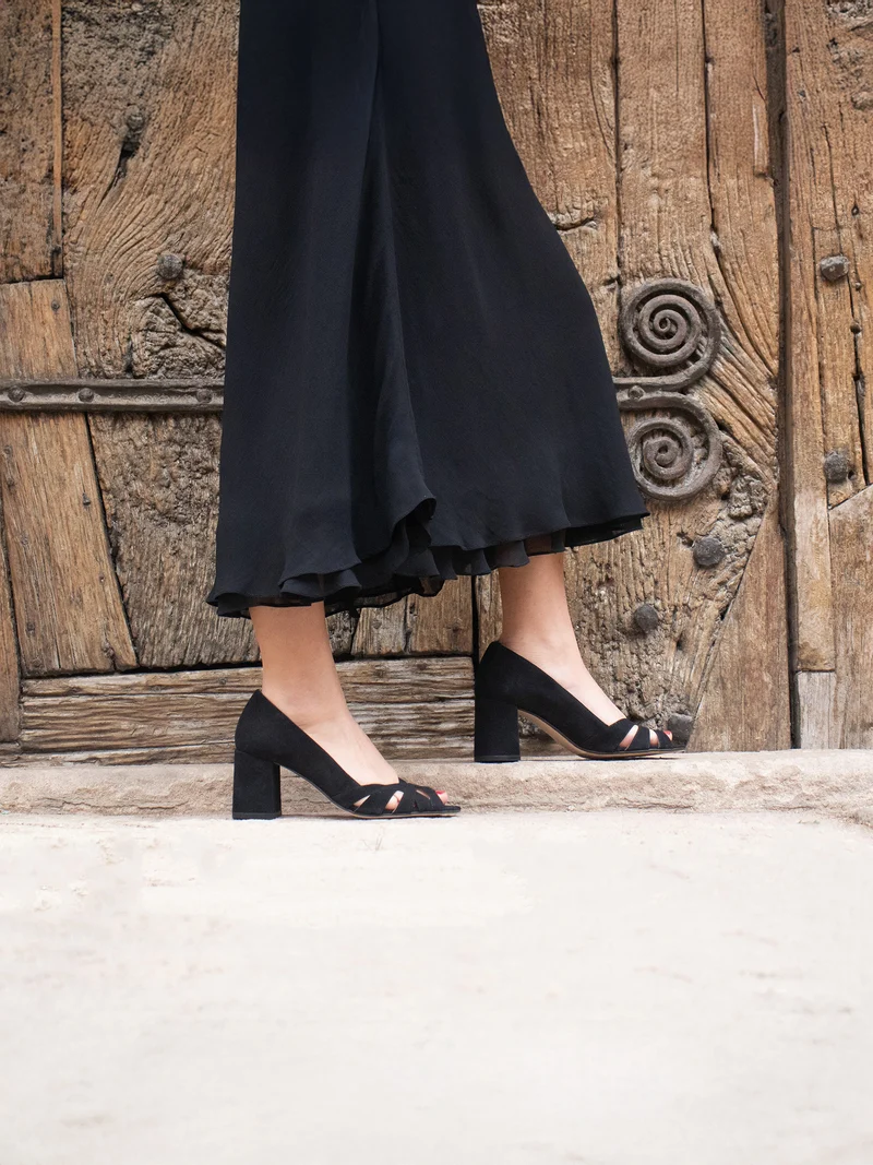 Escarpins découpe cuir daim noir