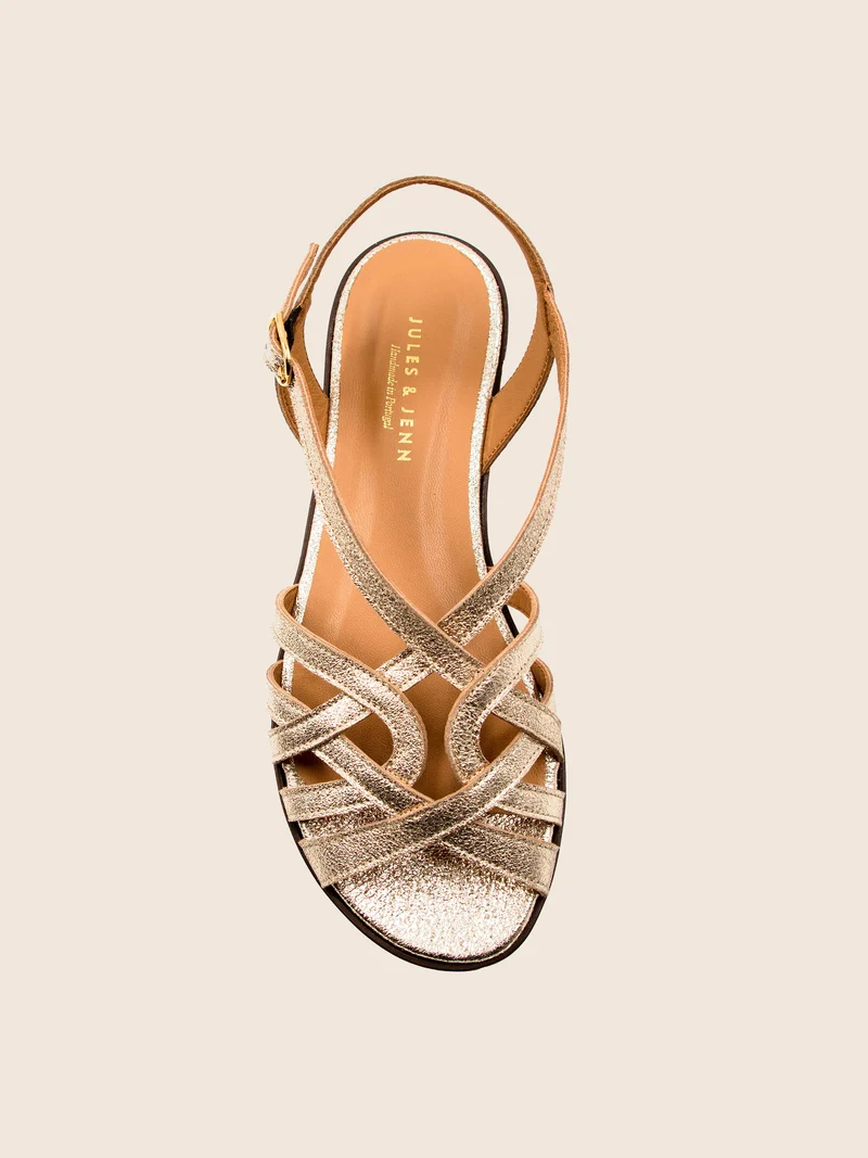 Sandales plates brides cuir doré