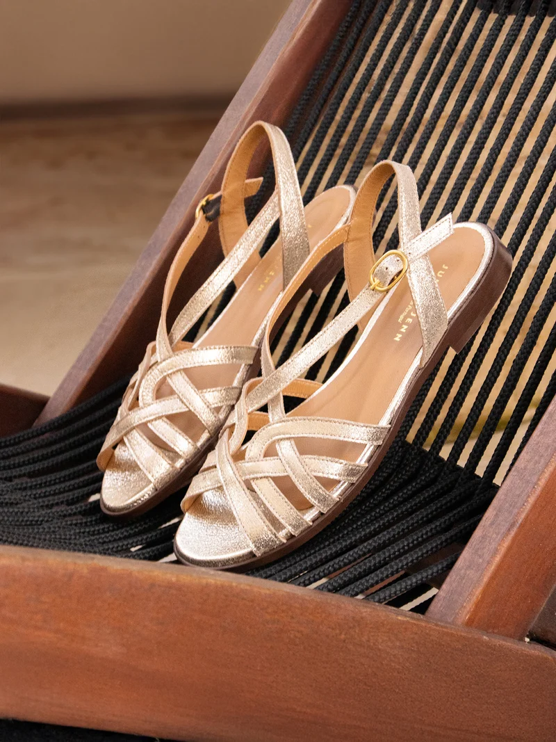 Sandales plates brides cuir doré