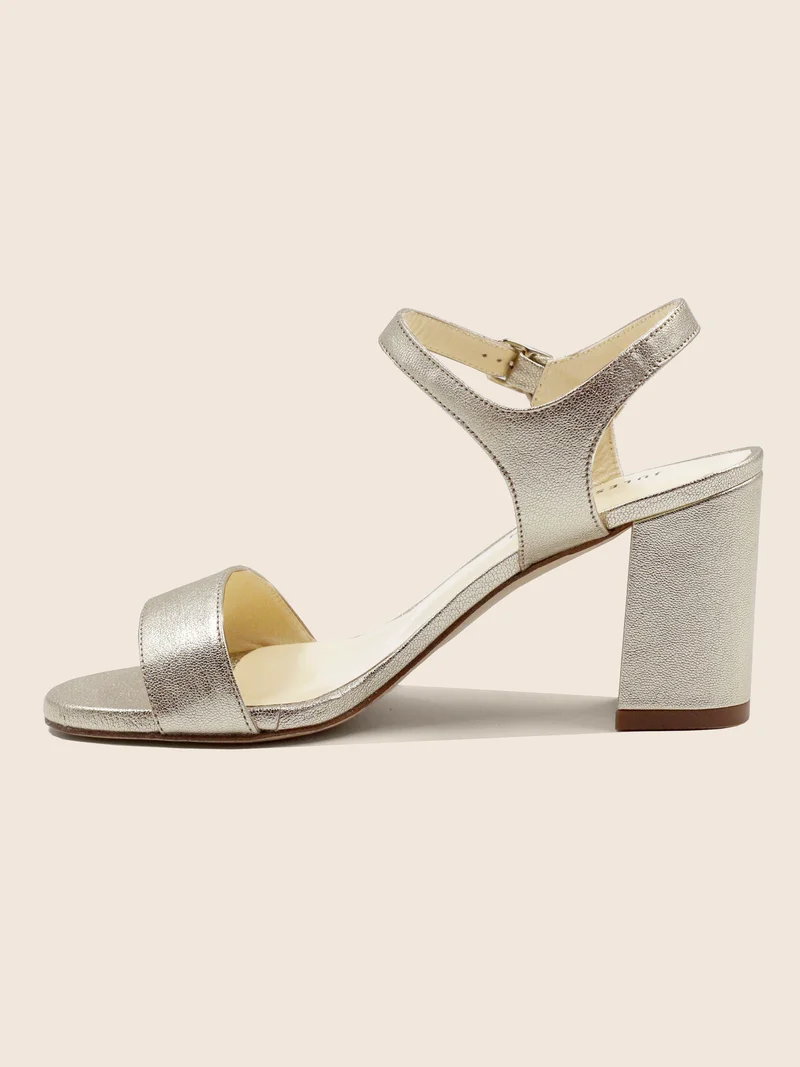 Sandales à talon cuir métallisé doré