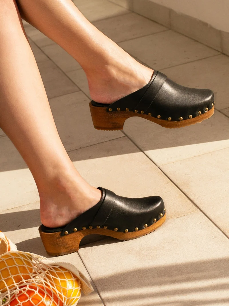 Sabots bois cuir noir