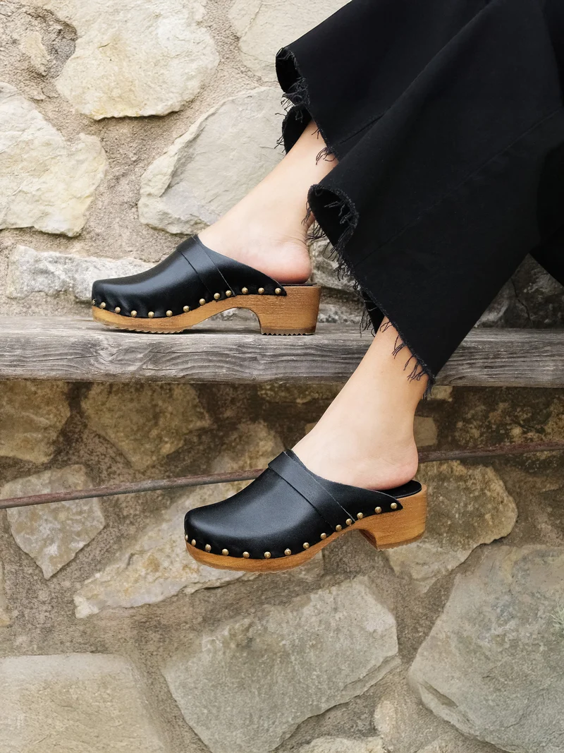 Sabots bois cuir noir