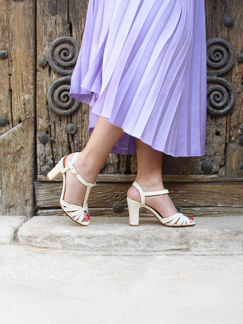 Sandales talon brides cuir crème