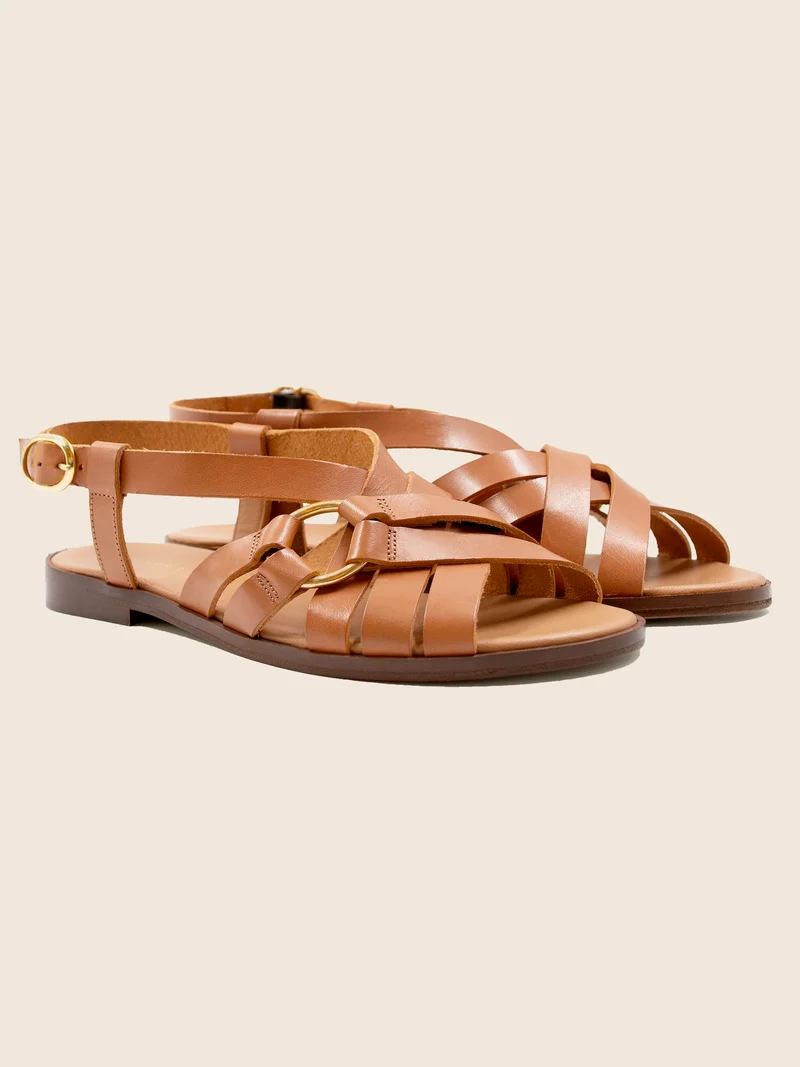 Sandales plates anneau cuir cognac