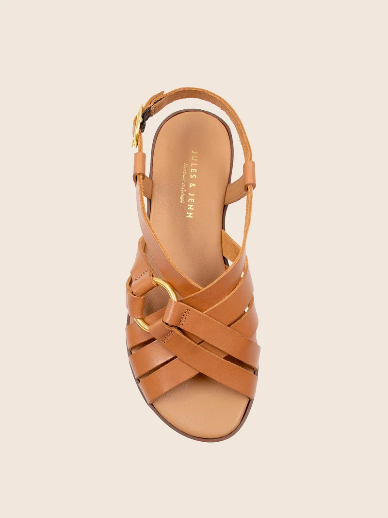 Sandales plates anneau cuir cognac