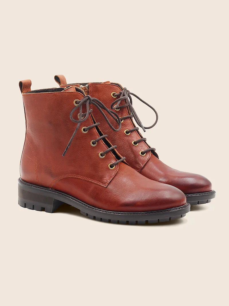 Bottines plates à lacet cuir cognac