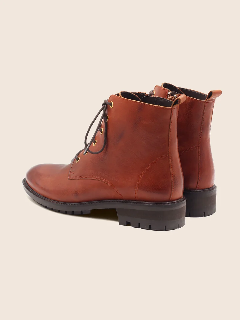 Bottines plates à lacet cuir cognac