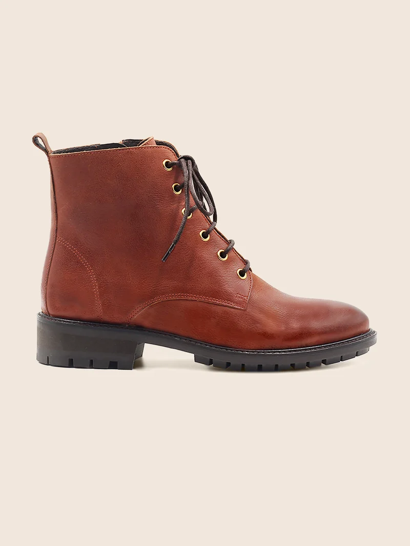 Bottines plates à lacet cuir cognac