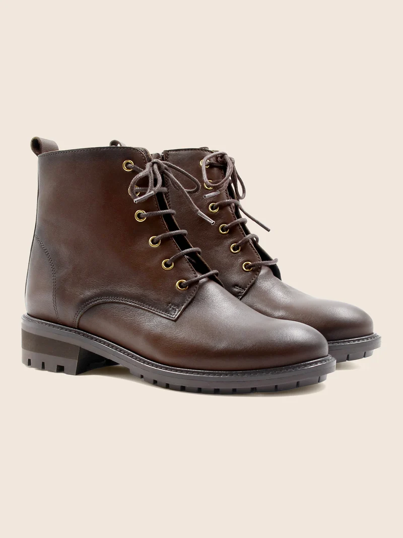 Bottines plates à lacet cuir marron