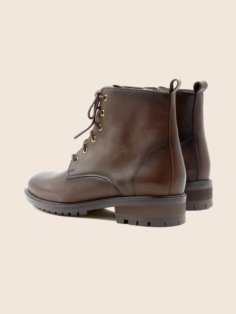 Bottines plates à lacet cuir marron