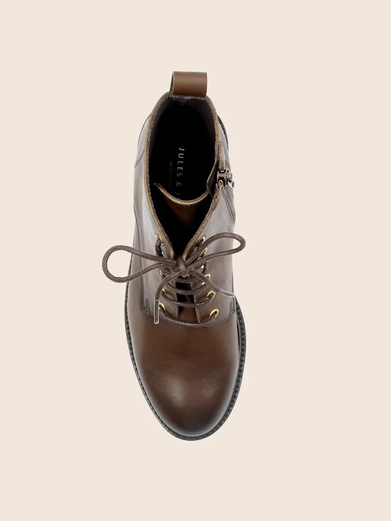 Bottines plates à lacet cuir marron