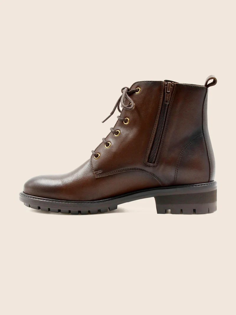 Bottines plates à lacet cuir marron