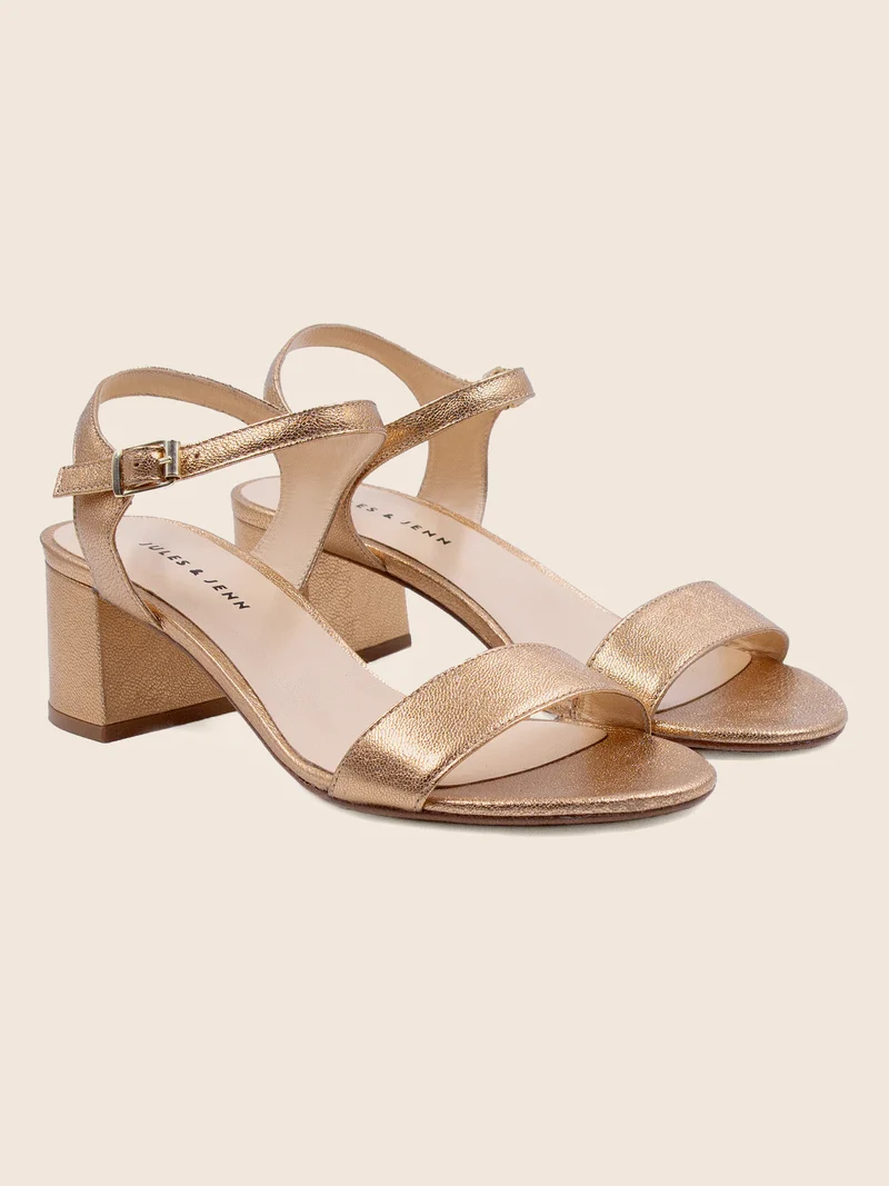 Sandales moyen talon métallisé rose