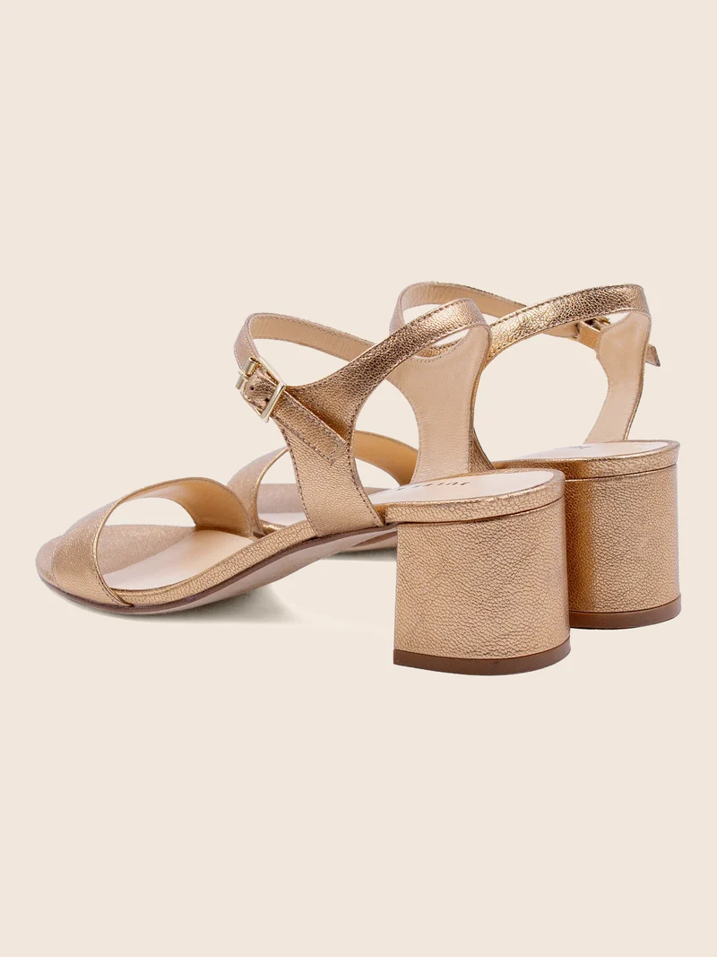 Sandales moyen talon métallisé rose