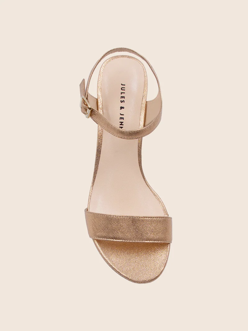 Sandales moyen talon métallisé rose