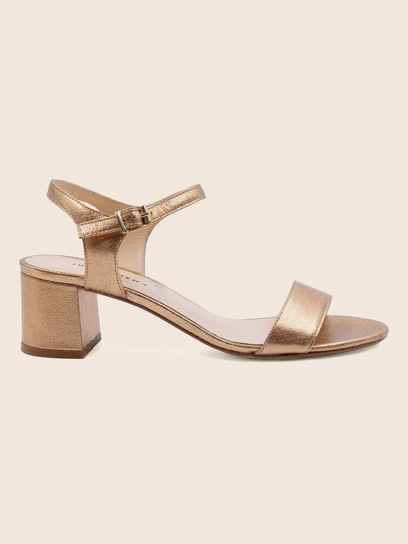 Sandales moyen talon métallisé rose