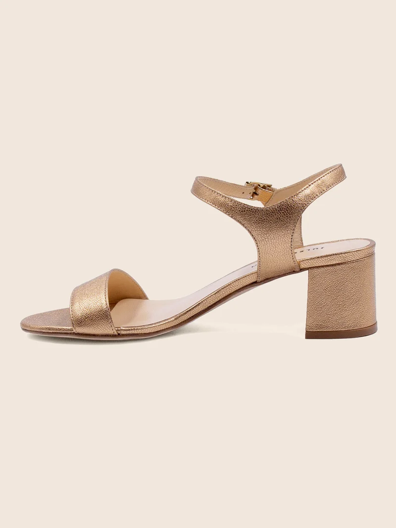 Sandales moyen talon métallisé rose